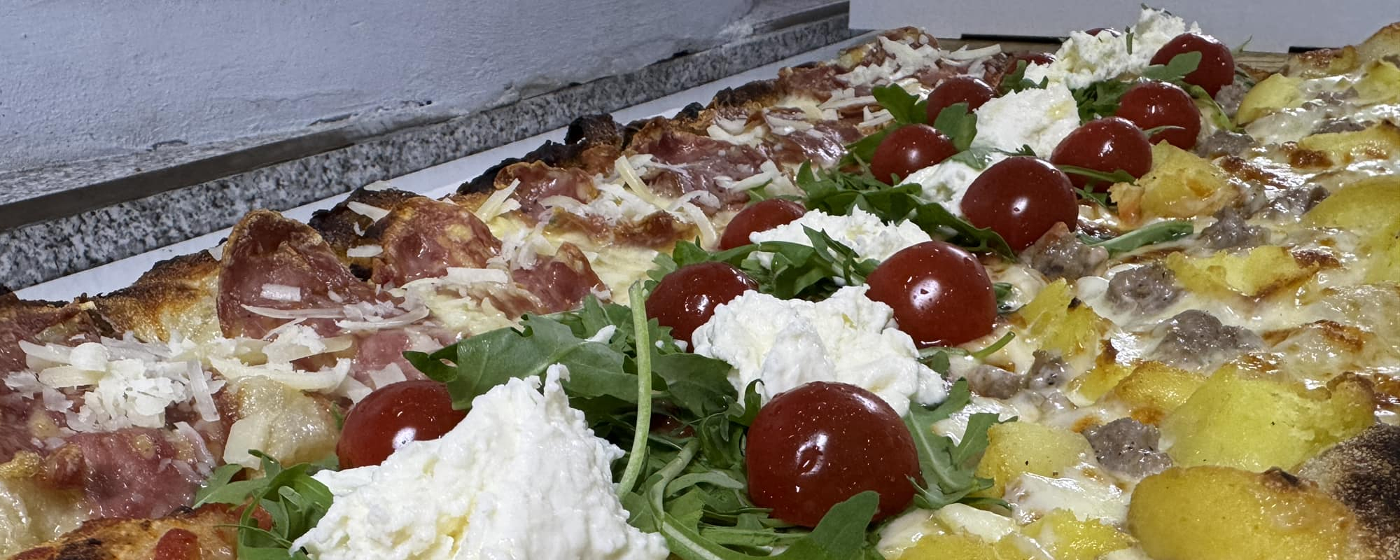 Pizza la jumătate de metru